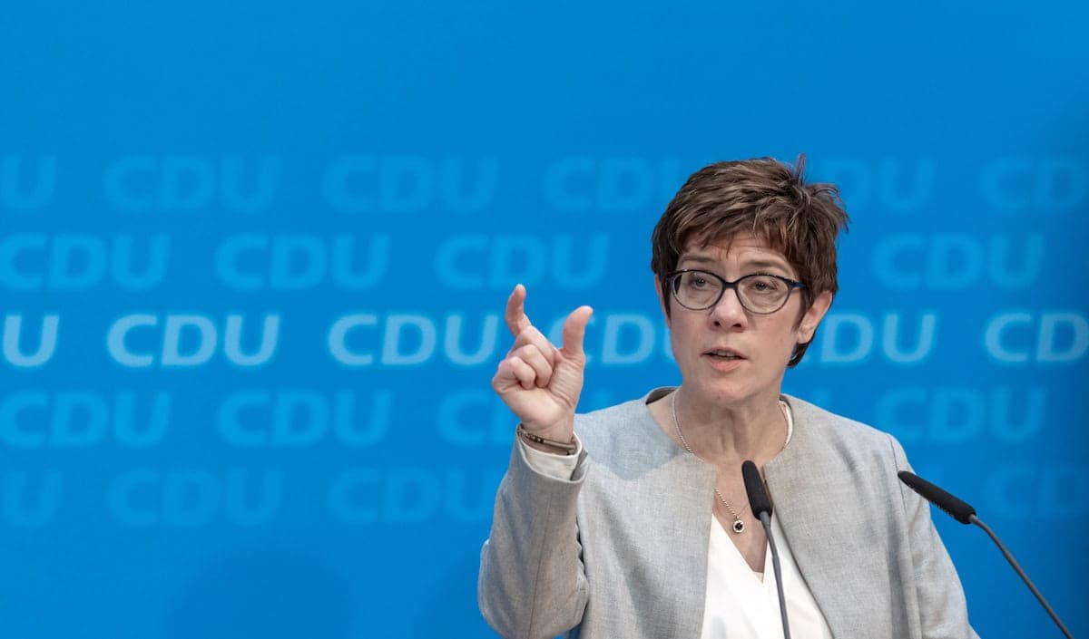 Almanya’da Siyasi Deprem: Kemmerich’den Sonra CDU Genel Başkanı da İstifa Etti