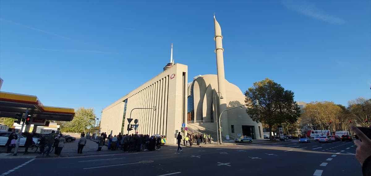 Köln’de DİTİB’e Bomba İhbarı: Genel Merkez Boşaltıldı