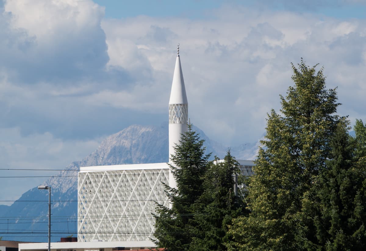 Slovenya’nın İlk Minareli Camisi Hizmete Açıldı