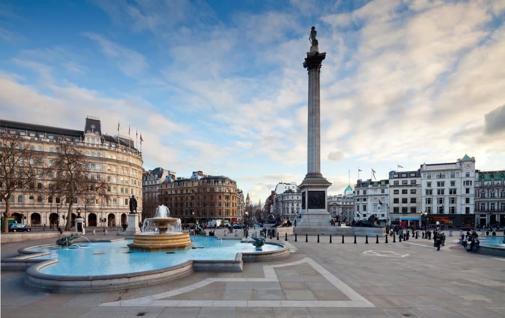 Londra'nın Trafalgar Meydanı'nda Toplu İftar Programı Düzenlendi