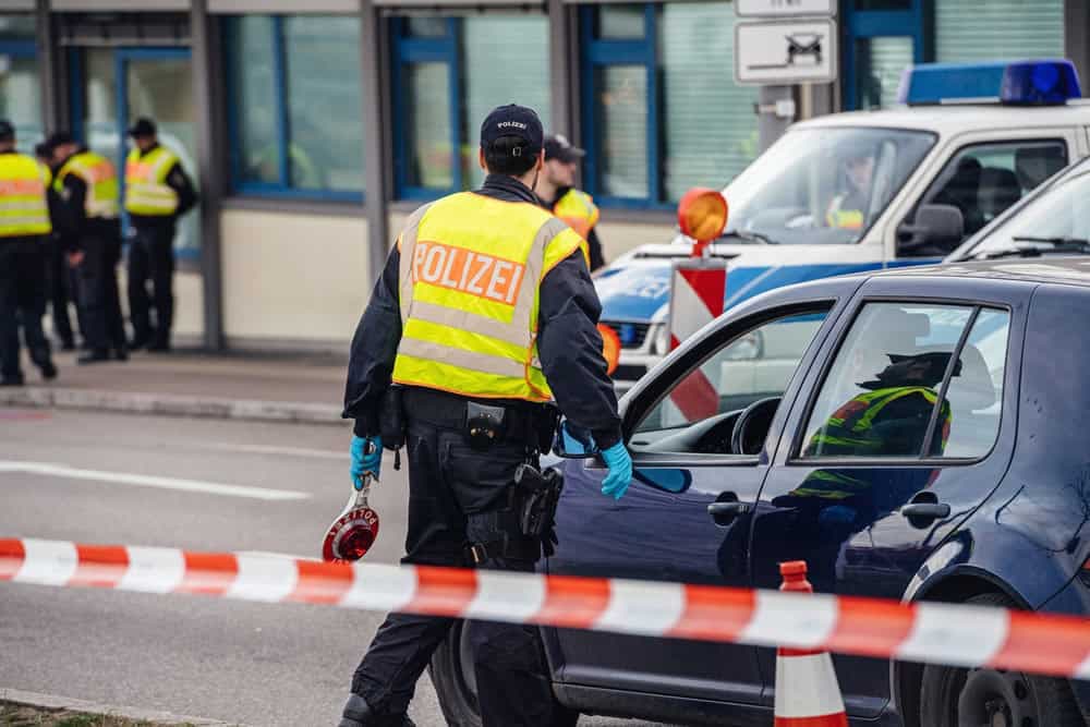 Almanya mülteci yurduna saldırı polis