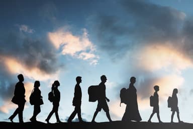 Zorunlu ve Gönüllü Göç Nedir? Kavramların Tarihçesi ve Ayrımı