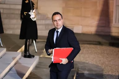 Ulusal Meclis’in Bayrou hükümetini düşürmesinin ardından Fransa, iki yıldan kısa sürede beşinci başbakanına kavuştu. Yeni isim Sébastien Lecornu, ancak onu bölünmüş bir parlamento ve derinleşen bütçe krizi bekliyor.