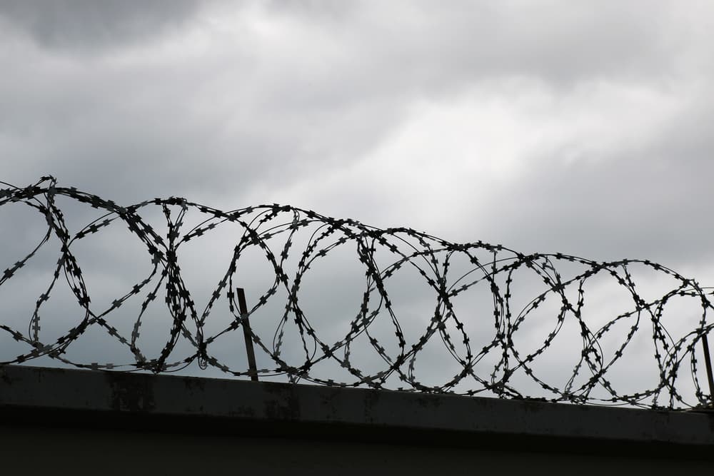 Haaretz: Binlerce Filistinli İsrail'in İşkence Kamplarında Tutuluyor