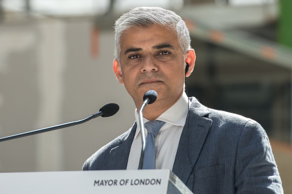 Müslüman Belediye Başkanı’ndan Theresa May’e “Grenfell Yangını” Suçlaması