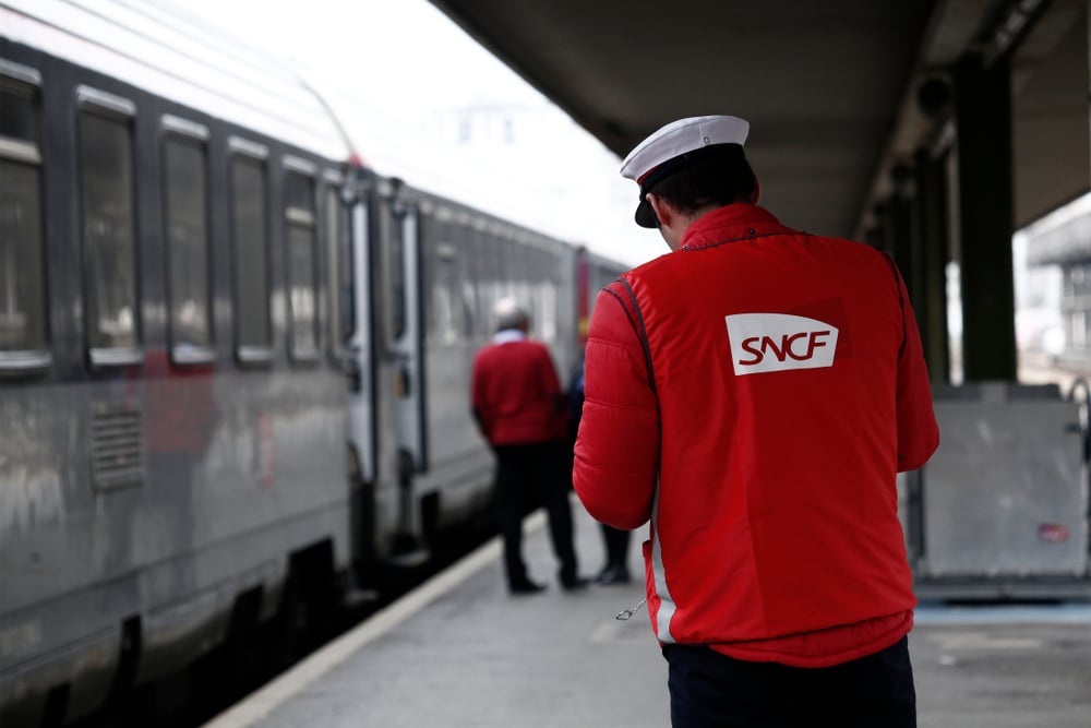 Fransa’da Macron Karşıtlarından Greve Devam Çağrısı