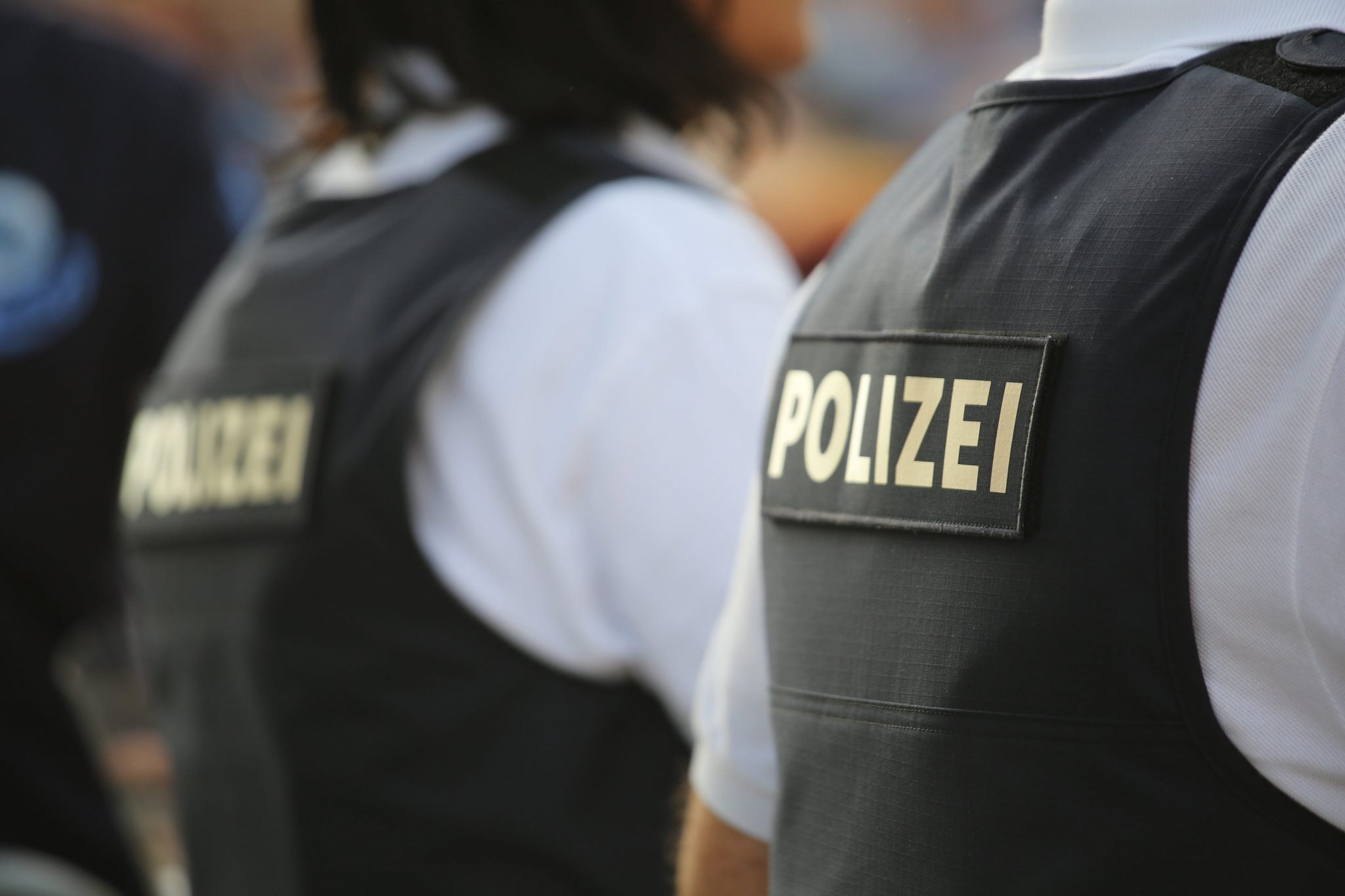 Polis Memurları Aşırı Sağcı Meslektaşlarını Rapor Edecek
