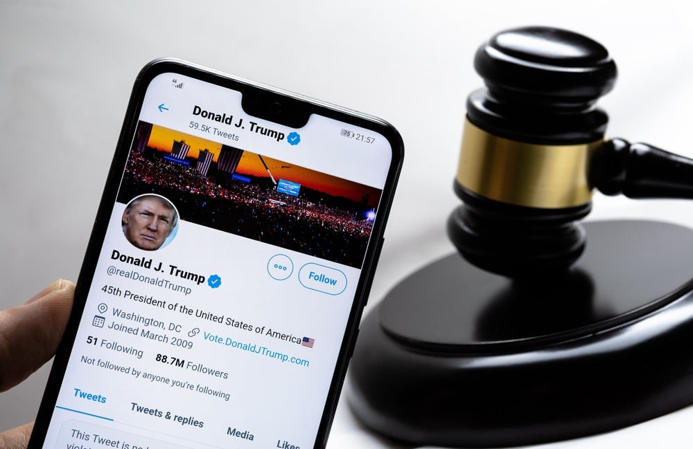 Twitter ABD Başkanı Donald Trump'ın hesabını askıya aldı