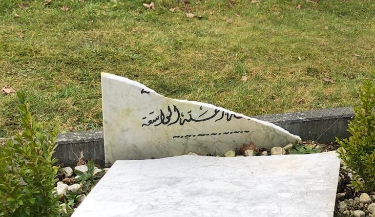 Almanya’da Kırılan Müslüman Mezar Taşları Yeniden Yapıldı