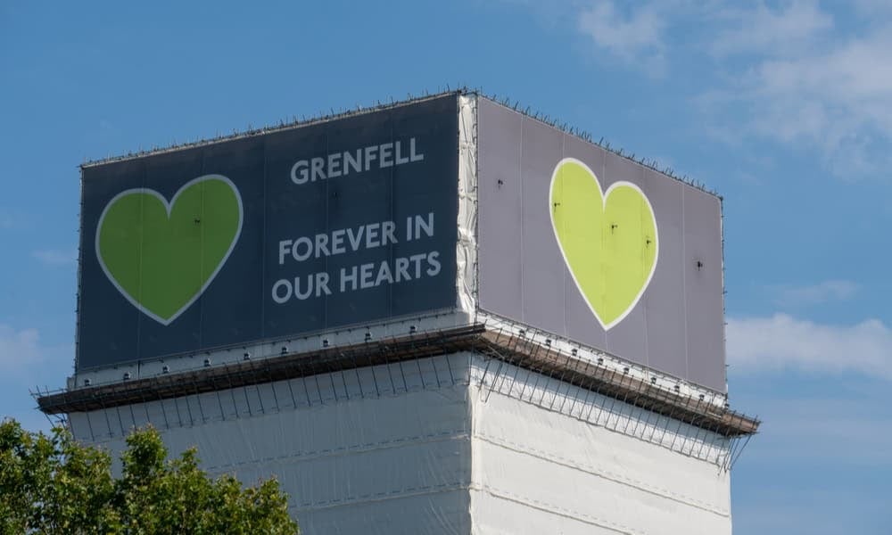 Grenfell Tower Yangınında Hayatını Kaybeden 72 Kişi Anıldı