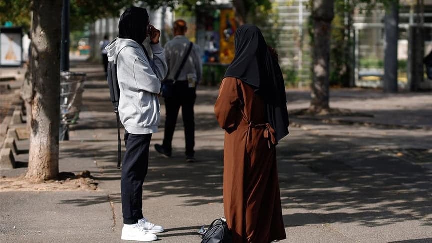 Abaya Yasağı Ayrımcılık mı, Yoksa Laiklik Göstergesi mi?