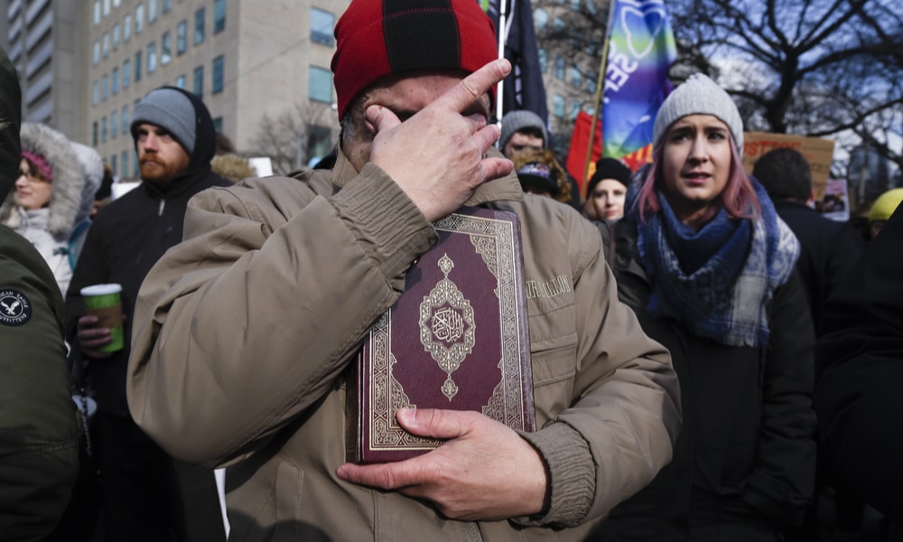 Kanada’nın Quebec City kentinde geçen yıl silahla bastığı camide namaz kılan 6 kişiyi öldüren Alexandre Bissonnette'nin yargılanmasına başlandı.