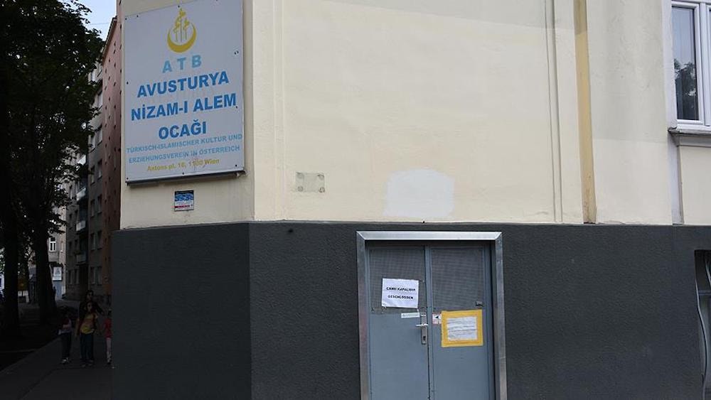 Avusturya’da Camilerin Kapatılmasına Avusturyalılardan Tepki