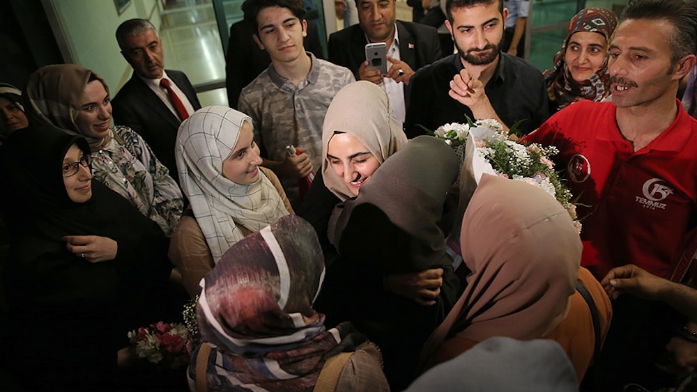 Ebru Özkan Türkiye’ye Döndü