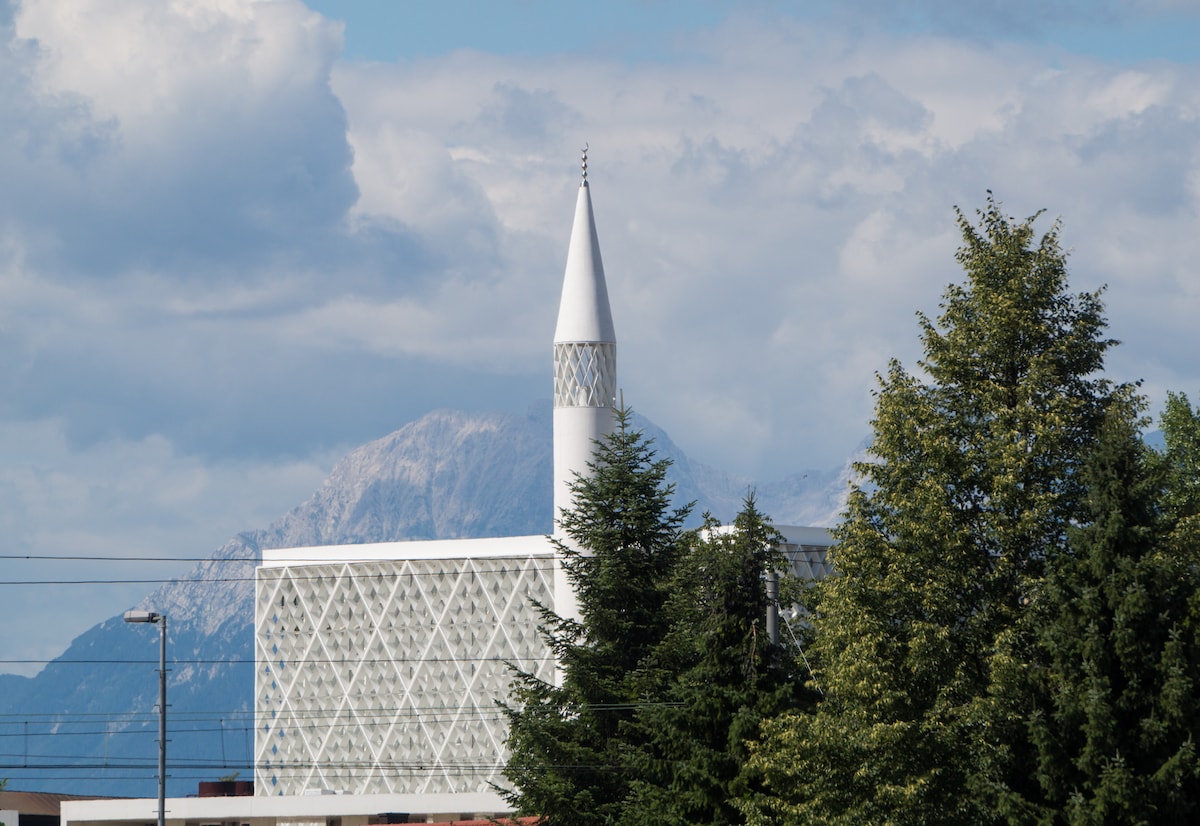 Slovenya’nın İlk Minareli Camisi Hizmete Açıldı