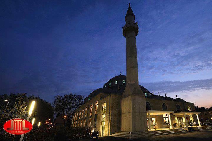 Duisburg Merkez Camii'de ezan