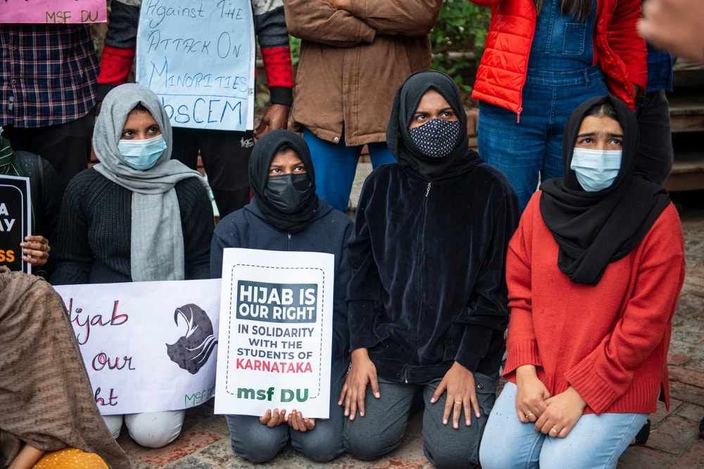 Hindistan'da Yüksek Mahkeme: "Başörtüsü İslam'ın Bir 'Esası' Değil"