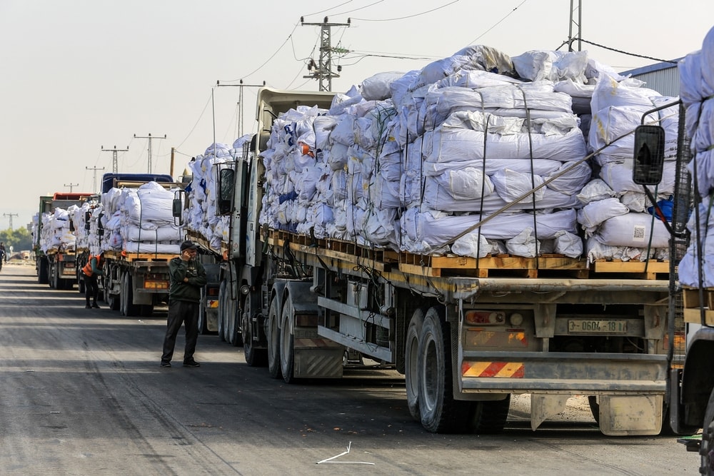 ABD ve İsrail'in desteklediği GHF adlı insani yardım vakfı, Gazze’deki Birleşmiş Milletler sistemini baypas ederek yeni bir denetim rejimi kurmakla eleştiriliyor. Birleşmiş Milletler, uluslararası hukuk uzmanları ve sivil kuruluşlar vakfın faaliyetlerinden dolayı endişeli.
