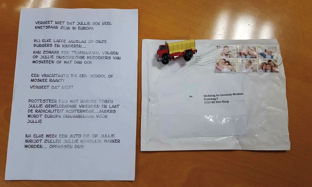 Hollanda’daki Camiye Kamyonlu Saldırı Tehdidi