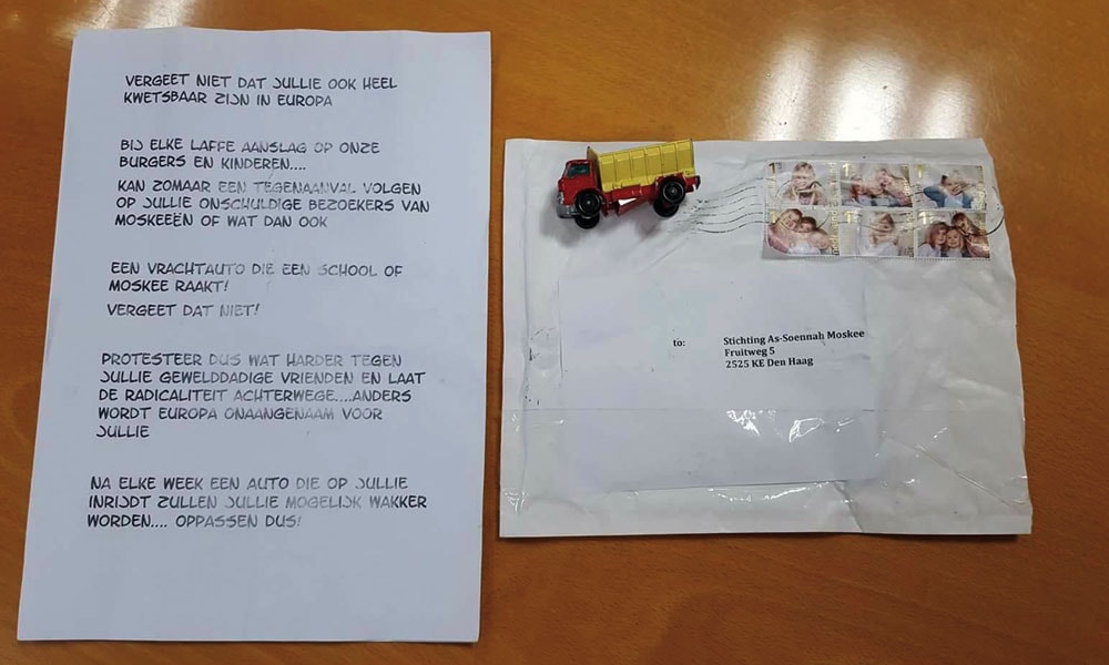Hollanda’daki Camiye Kamyonlu Saldırı Tehdidi