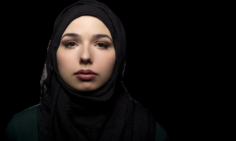 Avrupada başörtüsü ve peçe yasakları başörtülü