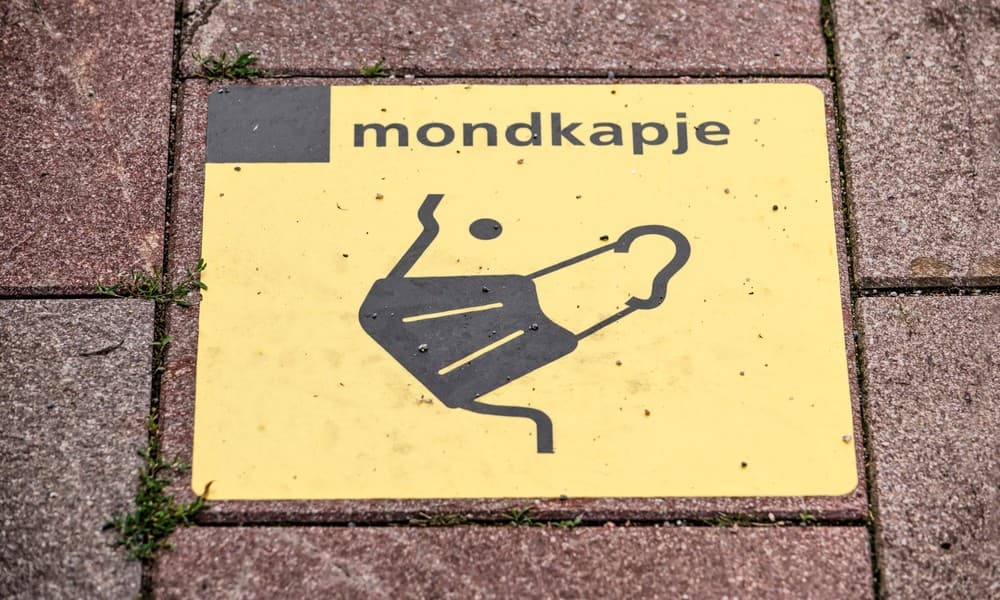 Hollanda'da Kapalı Alanlarda Maske Takma Zorunluluğu Başladı