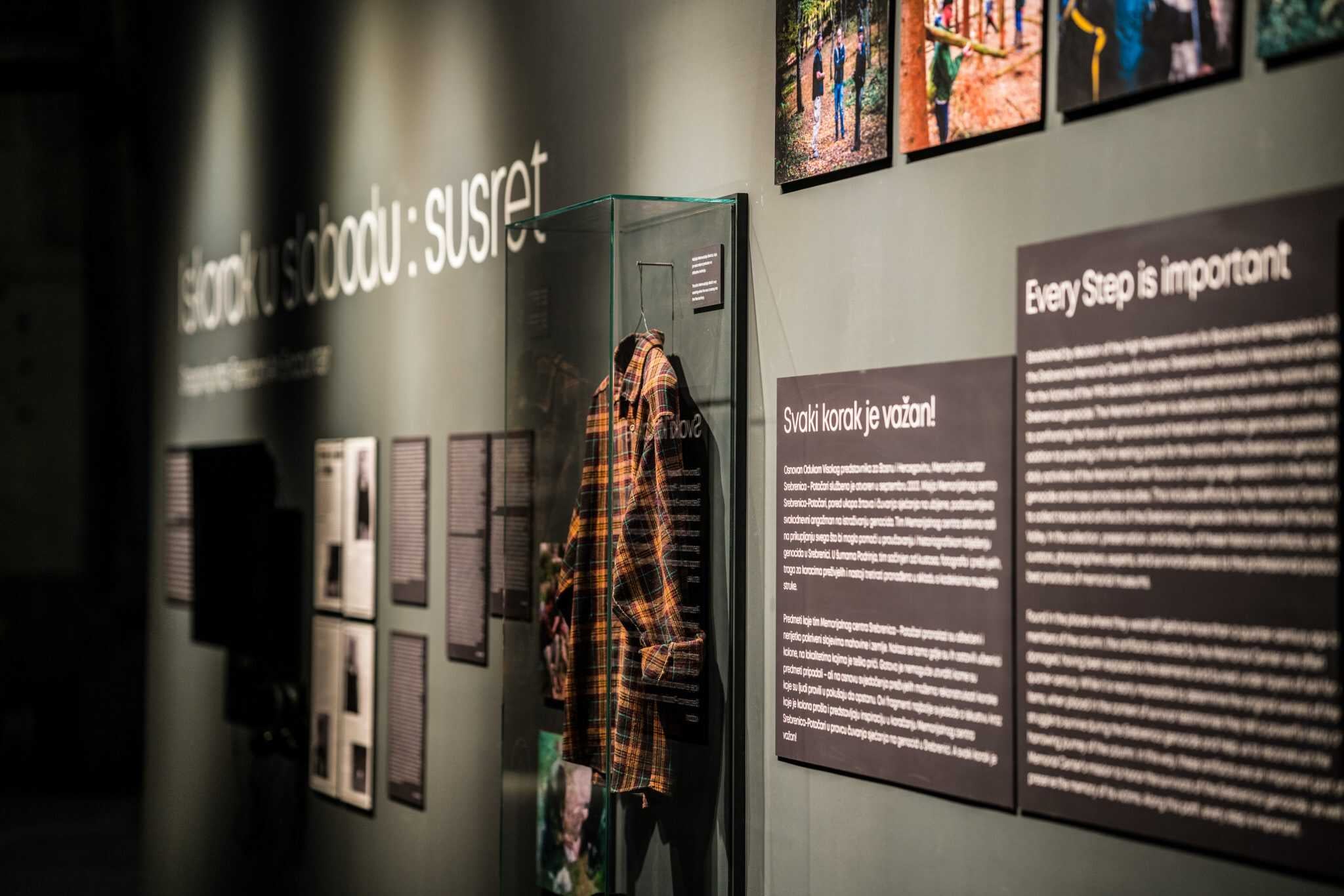 Srebrenitsa Kurbanlarının Kişisel Eşyaları Sergileniyor