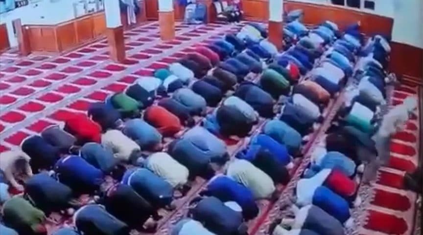 Cami İmamı Sabah Namazını Kıldırırken Bıçaklandı
