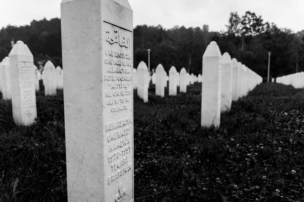 Üzerinden 29 yıl geçmesine rağmen Srebrenitsa'daki soykırımda hayatını kaybedenlerin sayısı artmaya devam ediyor. Kurbanların kimlik tespiti için uzun soluklu adli tıp çalışmaları yürüten Uluslararası Adli Tıp Komisyonundan (ICMP) Sasa Kulukcija ile görüştük.