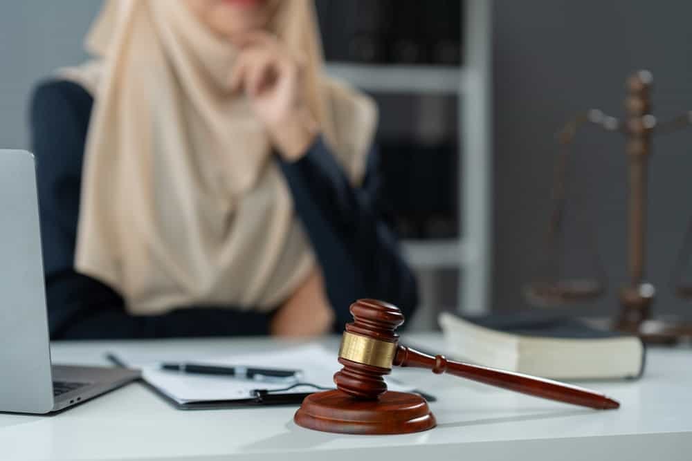 Almanya'daki güncel tartışmalardan biri, yargıda başörtüsü yasağı hakkında: Müslüman bir kadın, mahkemedeki fahri görevinden uzaklaştırılması nedeniyle temyiz başvurusu yaptı. Peki, diğer eyaletler yargıda dinî sembollerin kullanılmasına nasıl yaklaşıyor?
