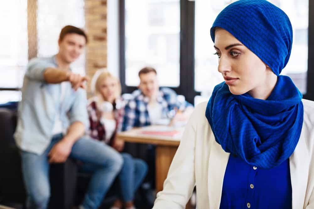 AB üyesi 13 farklı ülkede yapılan bir araştırmanın tespitine göre, neredeyse her iki Müslümandan biri ayrımcılık ve ırkçılığa maruz kalıyor. Anketin 2021-2022 döneminde yapılması nedeniyle Gazze'deki savaştan sonra bu kapsama giren vaka sayılarındaki artışın verilere henüz bütün gerçekliğiyle yansımadığı ifade ediliyor.
