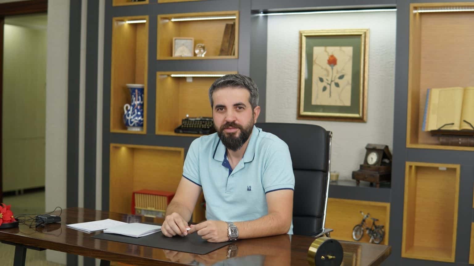 Suriye'deki rejim değişikliği birinci yılına yaklaşırken istikrarın kim tarafından ve hangi şartlarda kurulacağı sorusu hâlâ masada. Bu karmaşık denklemi M. Akif Koç'a sorduk.