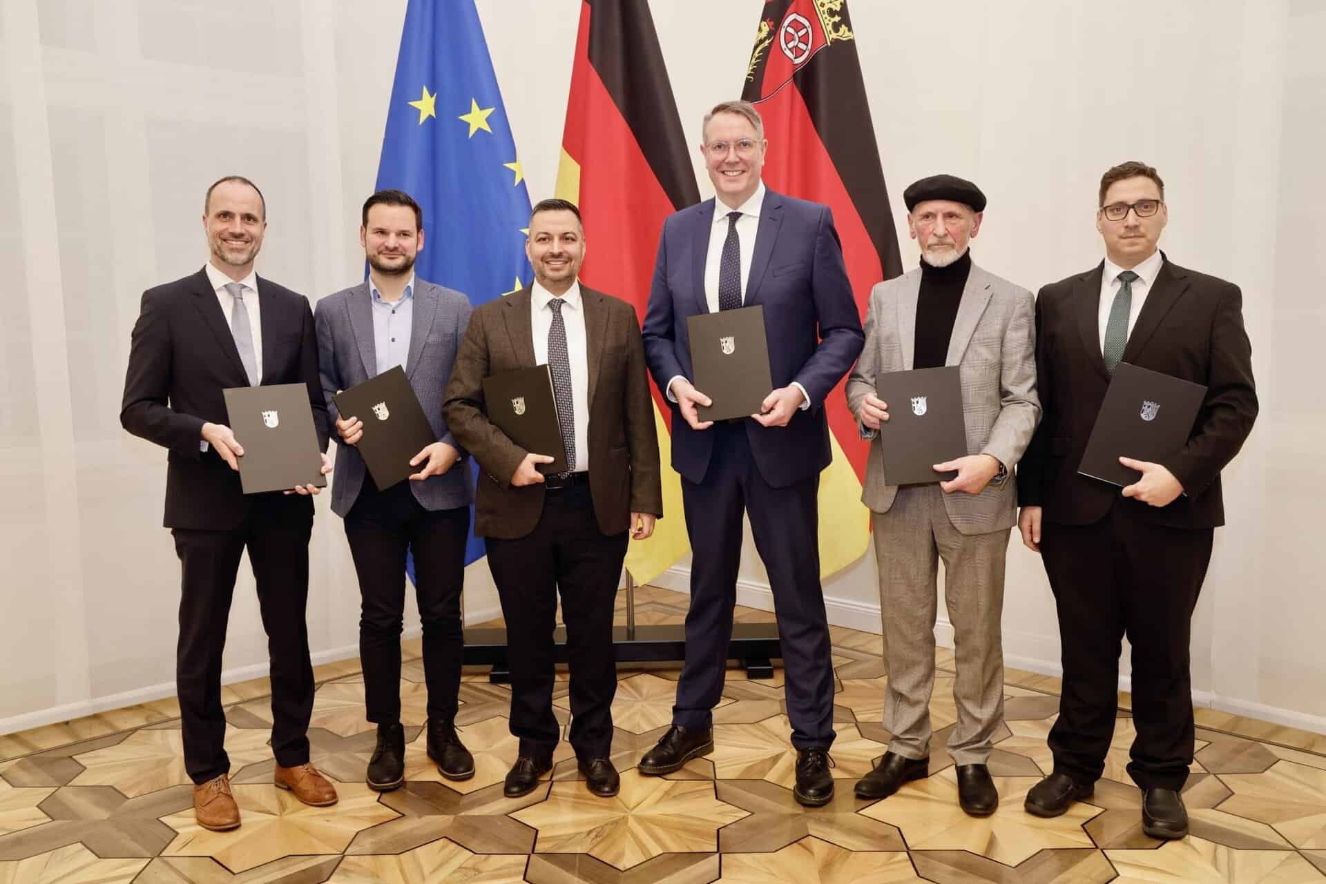 Rheinland-Pfalz Eyaleti İslami Cemaatlerle Tarihî Bir İş Birliğine İmza Attı