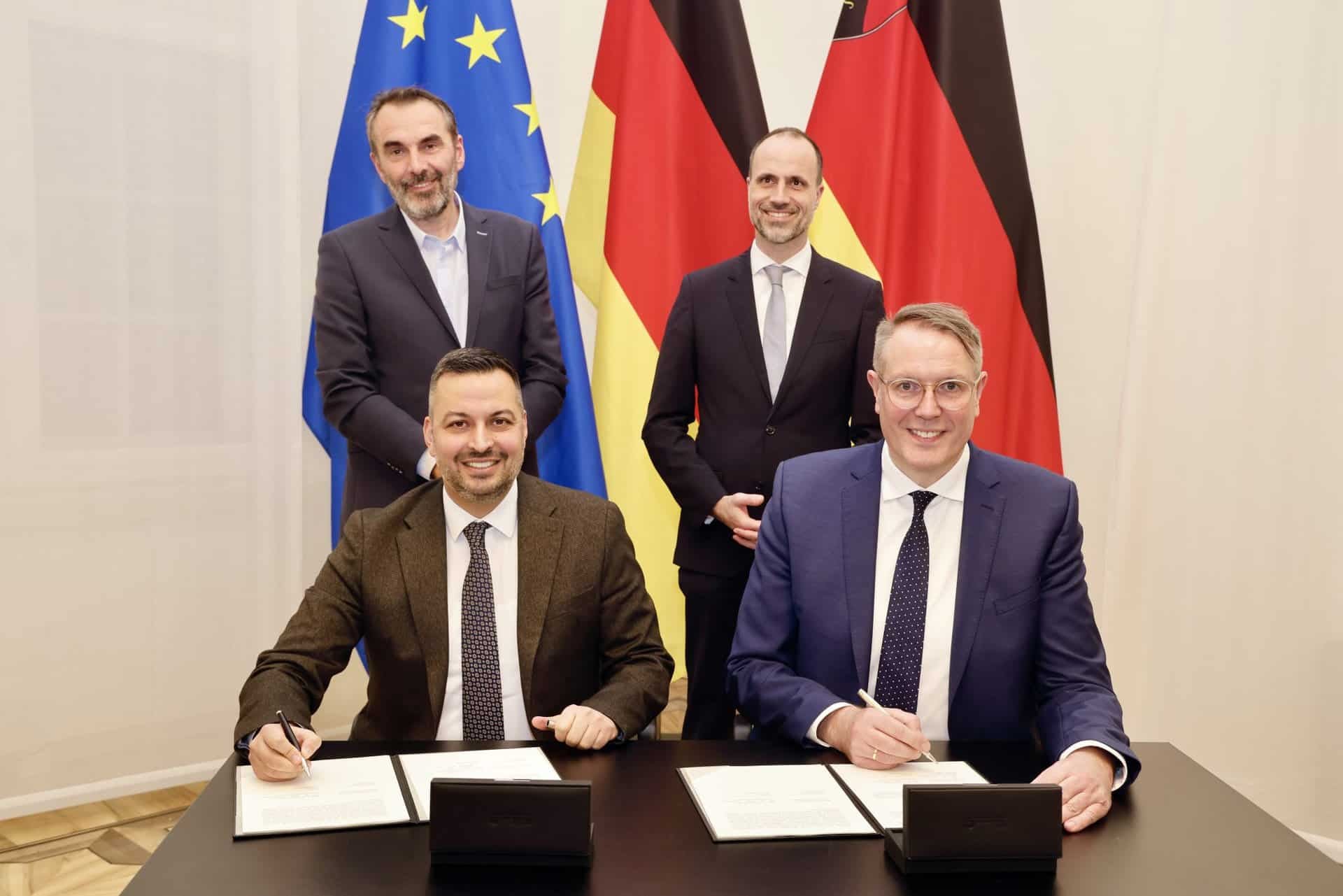 Rheinland-Pfalz eyaleti, Müslümanlarla bir devlet anlaşması imzaladı. Anlaşma, İslami din eğitimi, tatiller ve cenazelerle ilgili düzenlemeleri içeriyor. Peki, anlaşmada hangi konularda mutabakata varıldı?