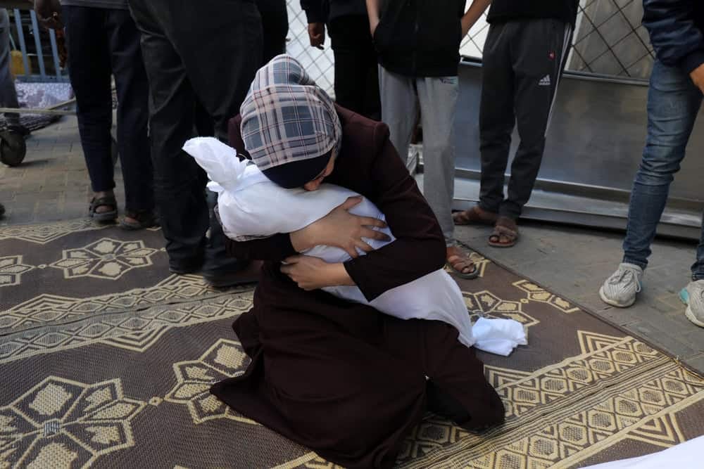 Başta Netanyahu hükûmeti olmak üzere birçok İsraillinin Filistinlilerin çektiği acıların sorumluluğunu üstlenmemesi, Holokost'u tecrübe eden Yahudiler için ne anlama geliyor? Holokost'tan kurtulan bir ailenin çocuğu olan Fransız filozof Jacob Rogozinski yazdı.