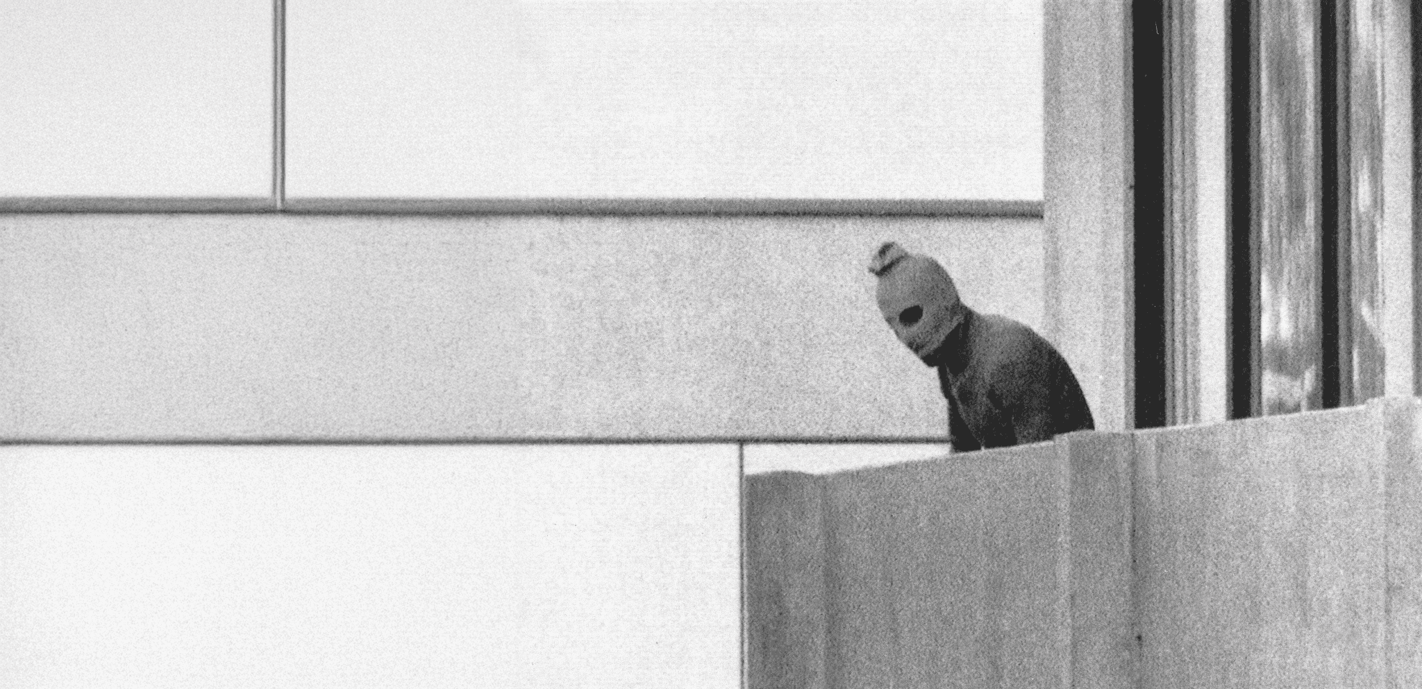Ne oldu da “terörizm” kelimesi bugün ağırlıkla Müslümanlar için kullanılır oldu? Bu soruyu cevaplayabilmek için 11 Eylül’den çok daha öncesine, 1972 yılındaki Münih saldırılarına kadar gitmekte fayda var.