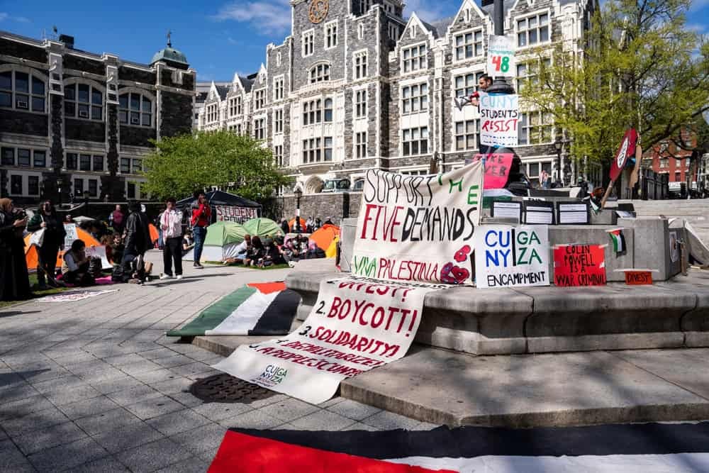 Harlem, NY, ABD'de CUNY’de City College’ın Kuzey Kampüs Meydanı’nda Filistin’le Dayanışma Kampı | 25 Nisan 2024 | Fotoğraf: Luigi W Morris- Shutterstock