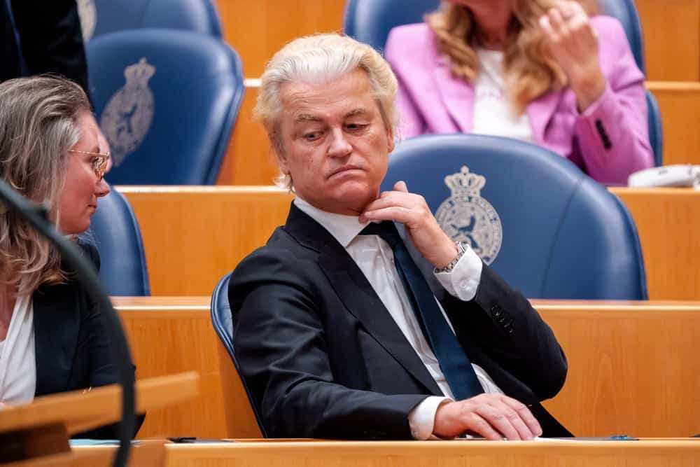 Aşırı sağcı lider Geert Wilders, Hollanda'nın göç politikasında köklü değişiklikler talep ettiği 10 maddelik planını açıkladı. Plan kabul edilmezse partisi PVV'nin koalisyondan çekileceklerini duyuran Wilders, yeni bir hükûmet krizinin fitilini ateşledi.