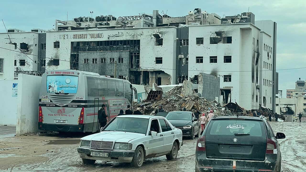 BBC “tarafsızlık ilkesi” gerekçesiyle yayınlamaktan vazgeçti, Channel 4 ise yayımladı: “Gazze: Saldırı Altındaki Doktorlar” belgeseli, sağlık çalışanlarının hedef alındığı sistematik saldırıların çarpıcı tanıklarını ve görüntülerini ortaya koyuyor.