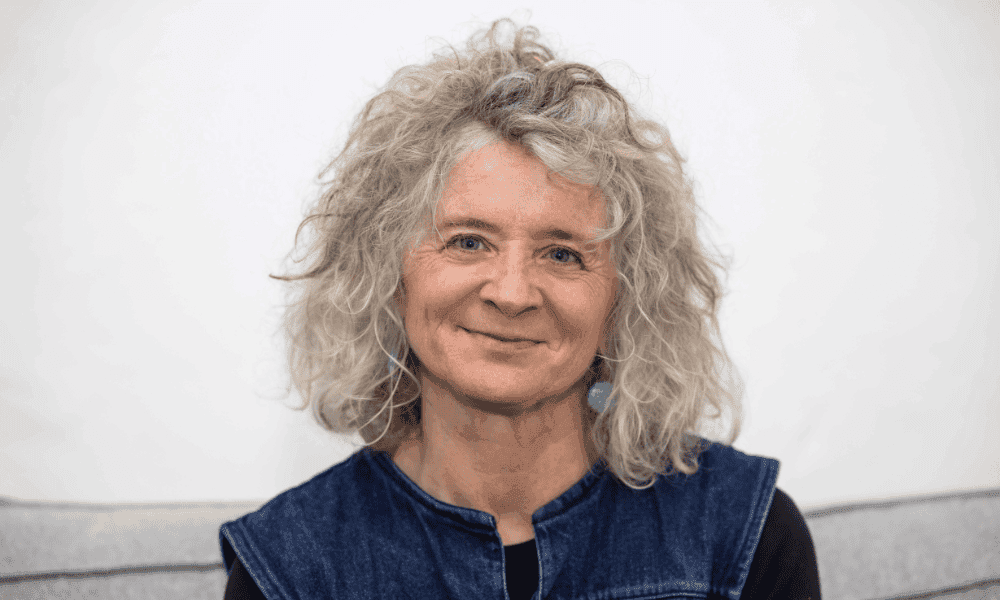 Christine Schmitz, Srebrenitsa Soykırımı sırasında Sınır Tanımayan Doktorlar bünyesinde hemşire olarak görev yapıyordu. Schmitz, o dönemdeki çalışmalarını ve şahit olduğu katliamın hayatının geri kalanını nasıl etkilediğini anlattı.