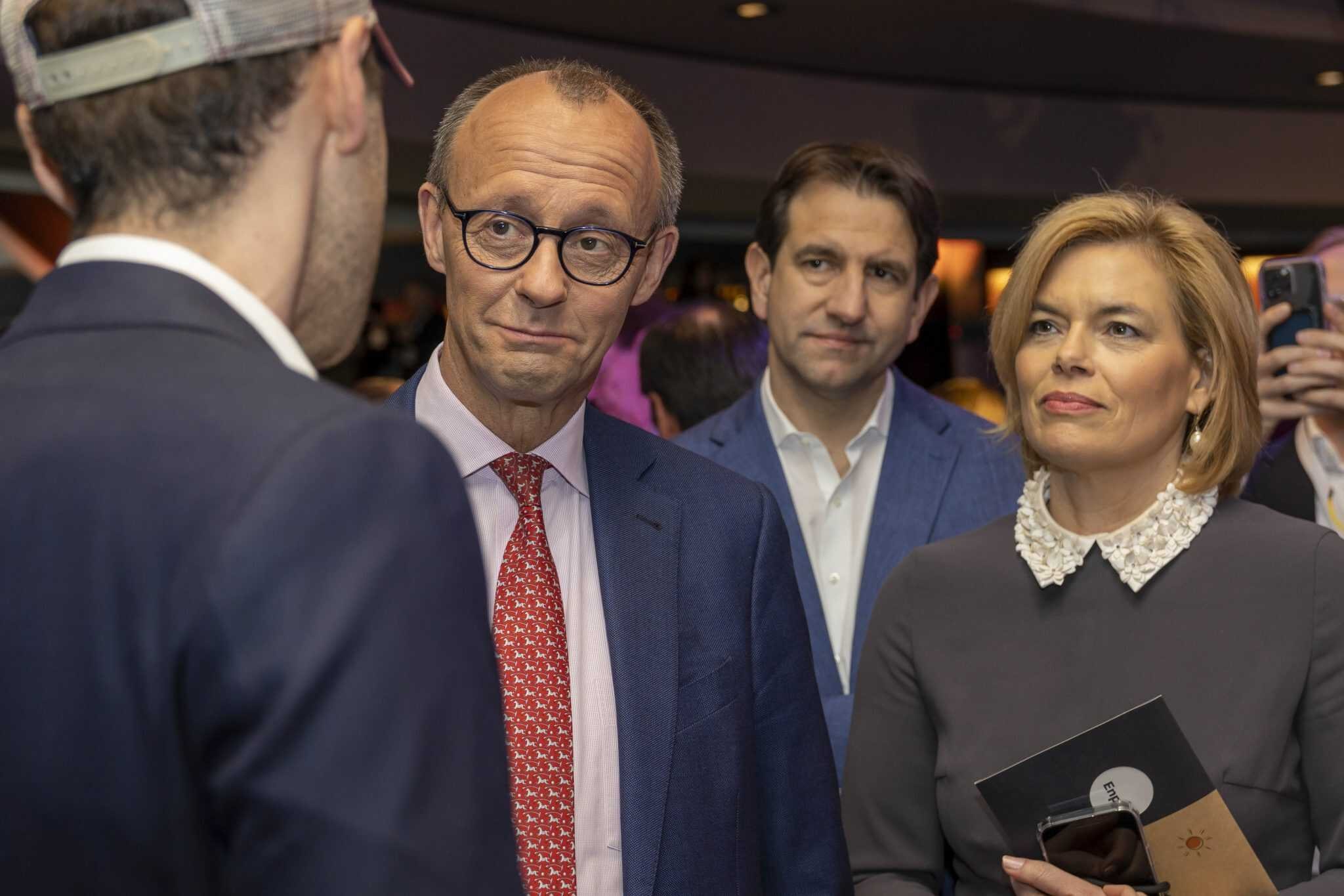 Merz hükûmeti, Almanya’nın geçmişten gelen iklim hedeflerine bağlı kalacak mı? Kaldırılan temsilcilikler, kesilen iklim fonları ve sınır ötesindeki çevresel etkilerin göz ardı edilmesi, ülkenin yeşil politikadan uzaklaştığını mı gösteriyor?