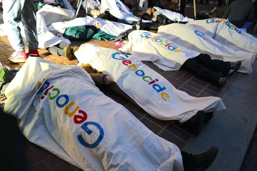 Haziran 2025'te imzalanan 45 milyon dolarlık bir anlaşmanın belgelerri açığa çıktı: Google, Netanyahu hükûmetinin Gazze'deki açlık ve kıtlık olduğunu reddeden propaganda stratejisinde kilit bir role sahip.