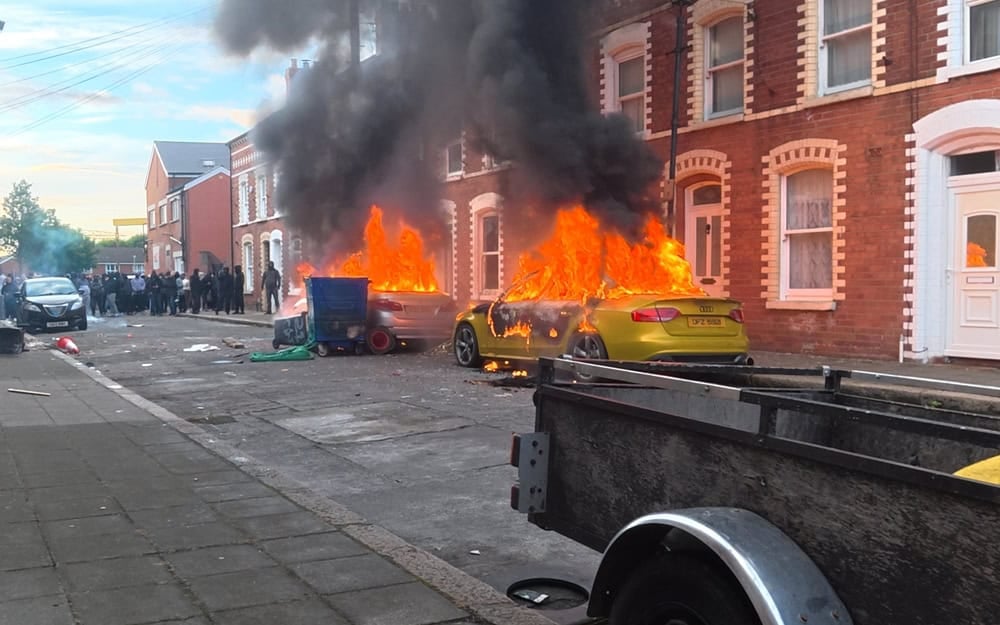 Belfast Aşırı Sağ Birleşik Krallık Göçmen Karşıtlığı Irkçılık