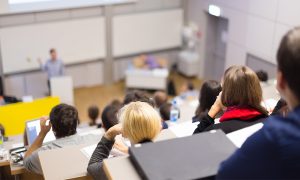 Müslüman Öğrenciye Profesörden Irkçı İfade