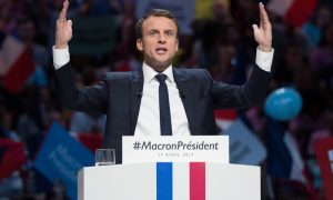 “Macron Göçmenleri Şov İçin Kullanıyor”