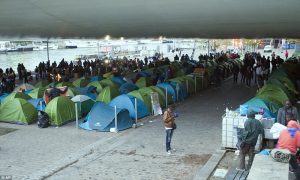 Paris’in Orta Yerinde İnsanlık Dramı: Göçmenlerin Çadır Kenti