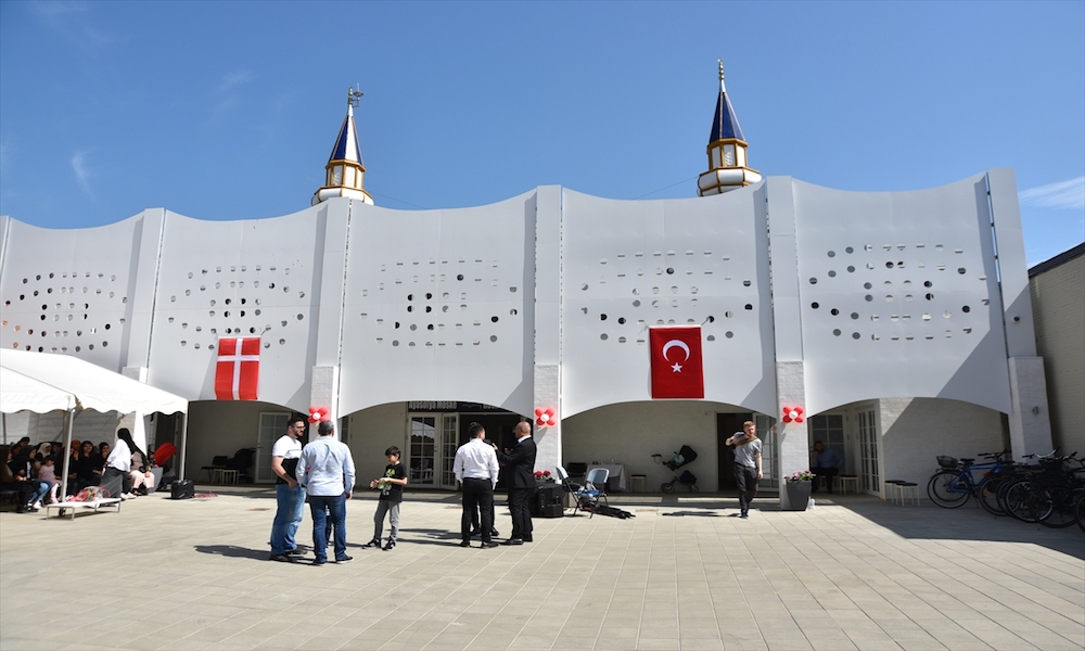 Danimarka’da Camiler Yeniden İbadete Açıldı