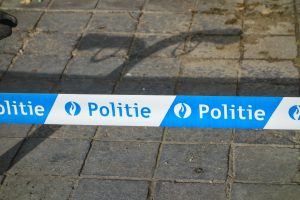 Belçika’da Çocuklarını Okula Götüren Başörtülü Anneye Bıçaklı Saldırı