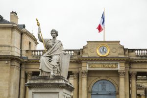 Fransa | Anayasanın İlk Maddesinde Değişiklik Yapıldı