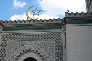 “Fransa İslamı” İçin Yeni Öneri: Hacca da Helal Sertifikasına da Bakacak